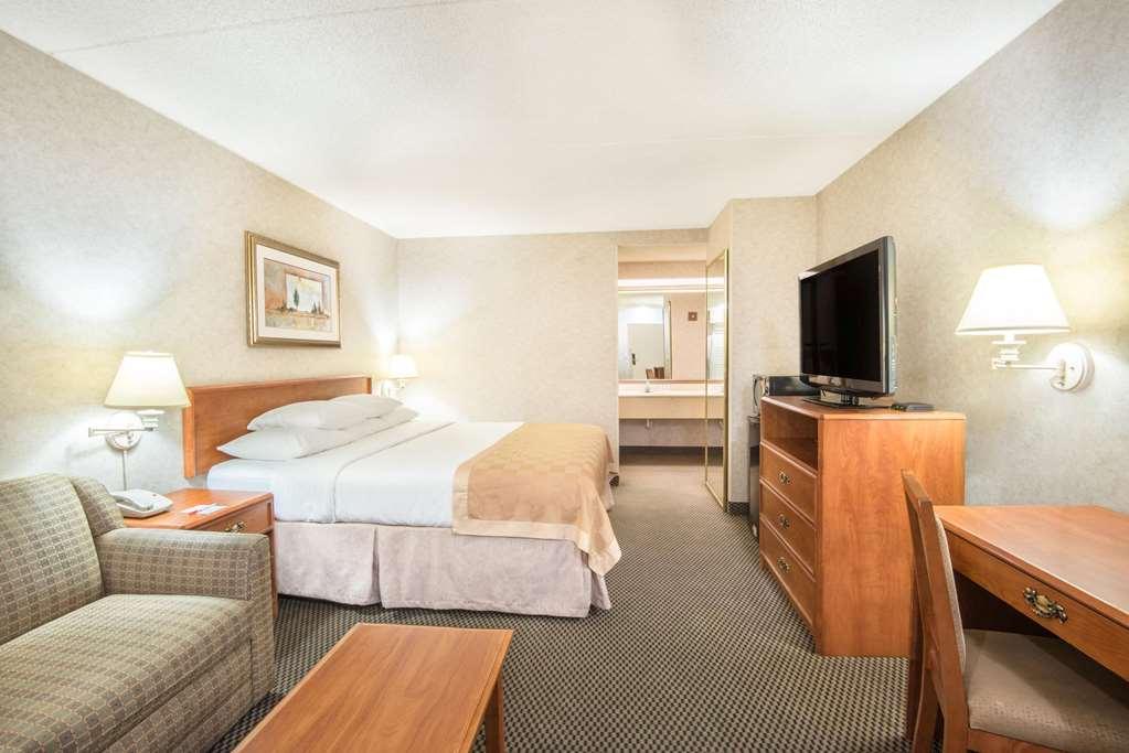 Travelodge By Wyndham Pueblo Habitación foto